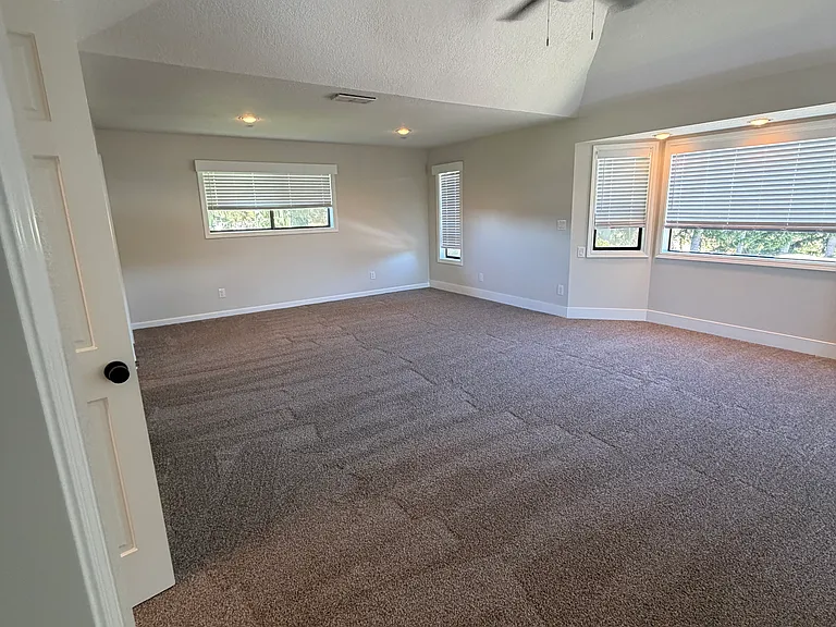 19107 NW 41st Ave — Photo 11