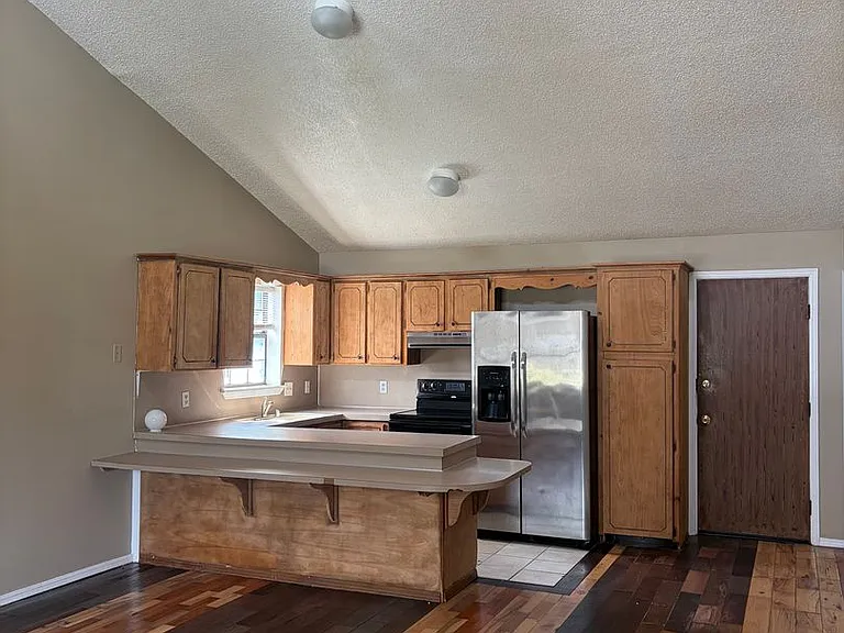 2402 Taft St — Photo 2
