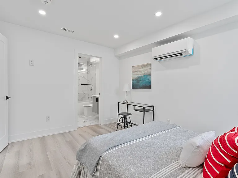 587 Oakwood Ave — Photo 105