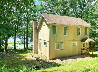 113 E Shore Dr, Hawley, PA 18428