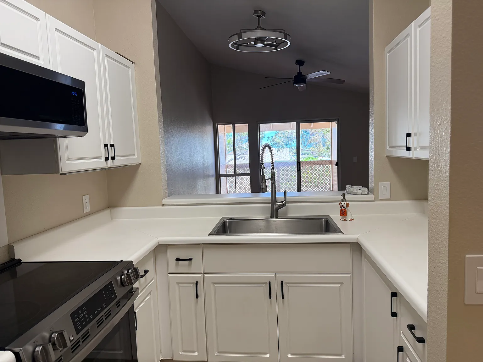 2 bed, 875 sqft, $3,100 — Photo 4