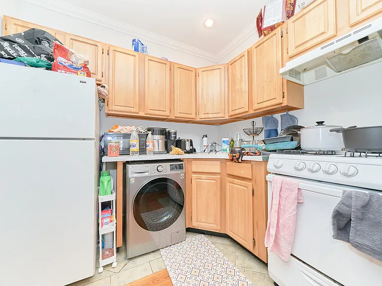 790 9th Ave #5R — Photo 8