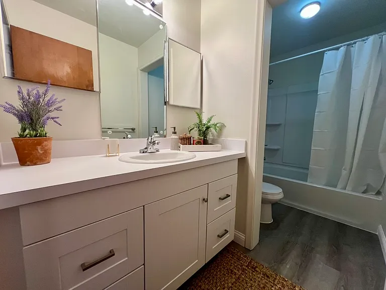2364 Riverside Dr — Photo 16