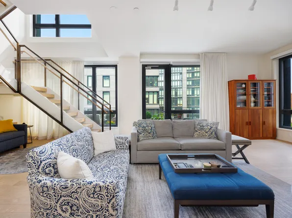 550 Vanderbilt Avenue image 1 of 11