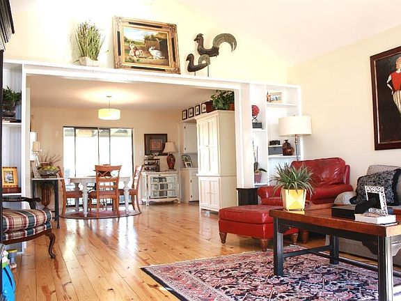 4th image of 122 Lynne Therese Cir