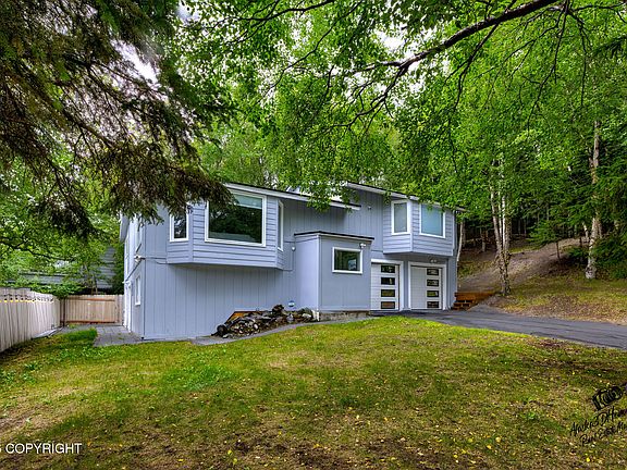 4th image of 4341 Edinburgh Dr