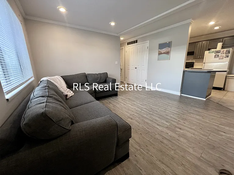 1541 N Riverside Ave #15 — Photo 10