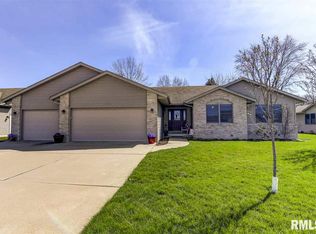 1904 Persimmon Ave, Chatham, IL 62629
