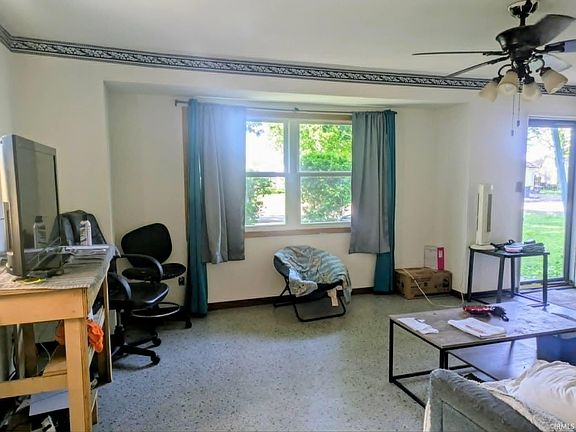 2nd image of 216 Floyd St