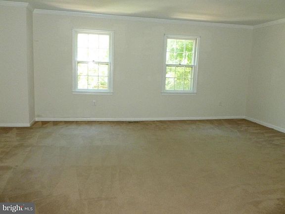 3rd image of 5911 Ambassador Way