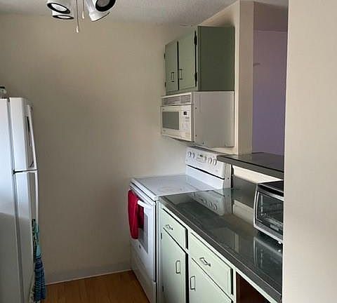 4th image of 183 Loomis Dr APT 121
