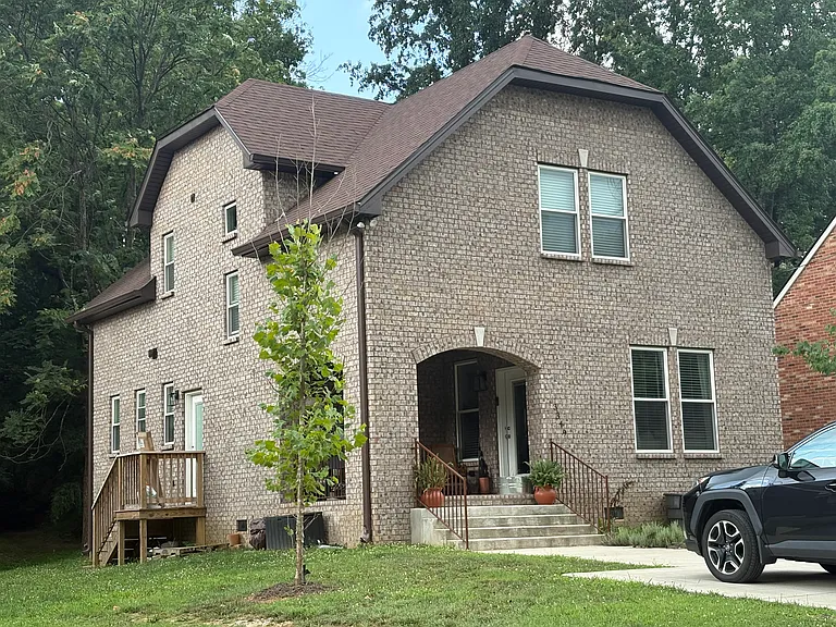 3349 Lakeside Pl — Photo 2
