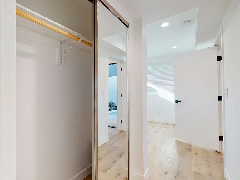 Top-Of-The-Line 4 Bed/4 Bath Townhomes With Parking! — Photo 12