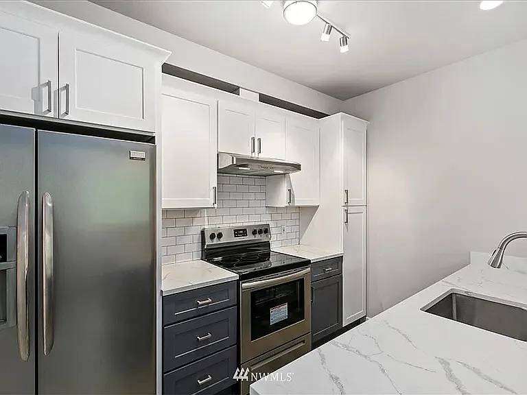 2 bed, 1024 sqft, $2,400 — Photo 2