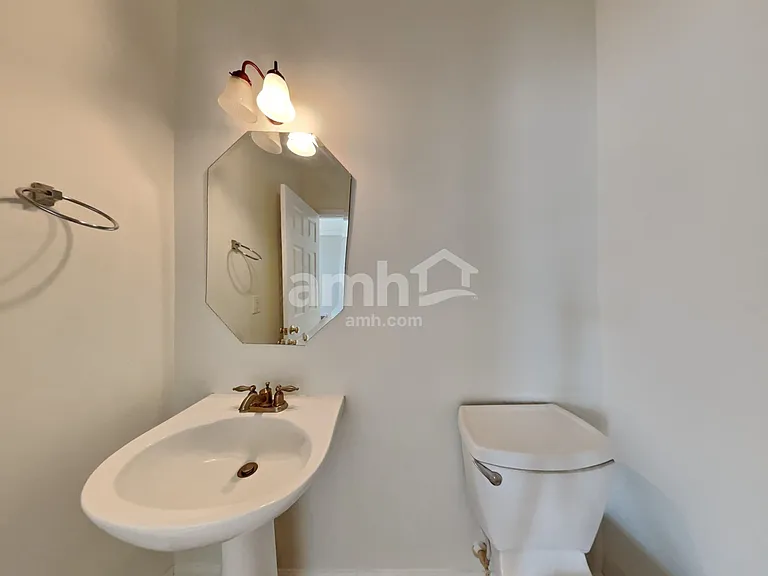 237 Mott Rd — Photo 8