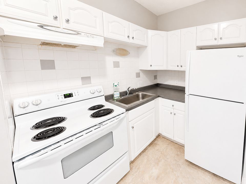 2nd image of 12 Royce Rd APT 1
