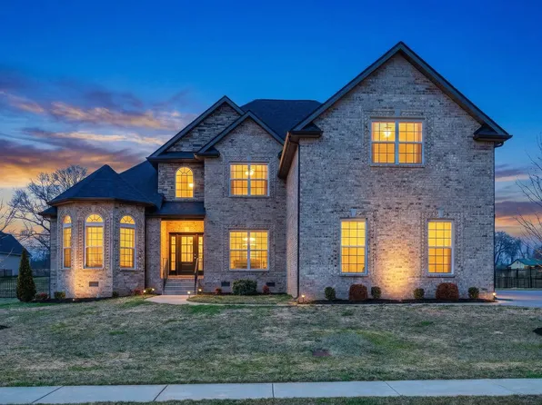 313 Clarabelle Ln, Clarksville, TN 37040