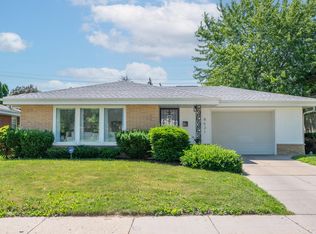 8621 W Grantosa DRIVE, Milwaukee, WI 53225