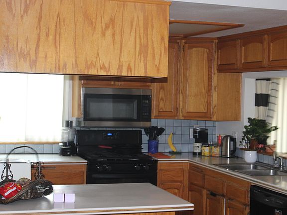 4th image of 4905 E Holbrook St