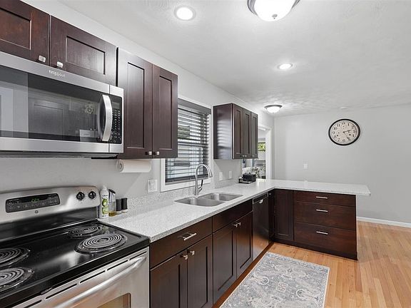 5th image of 714 E Harrison St