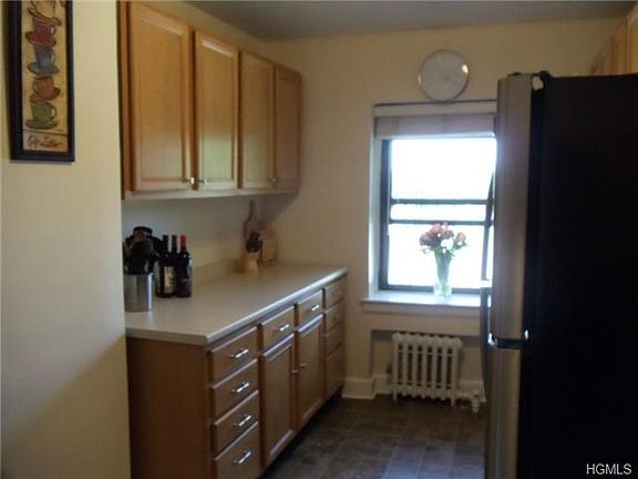 3rd image of 36 Westview Ave APT 2B