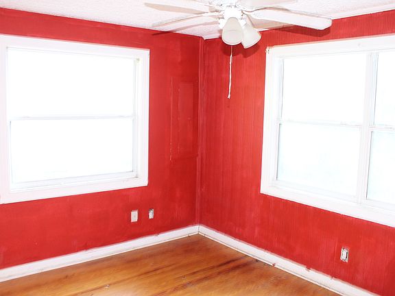 5th image of 15031 Byron St