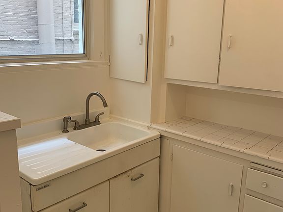 3rd image of 2055 California St APT 104