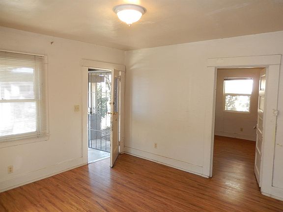 4th image of 1582 N Calaveras St