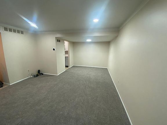 4th image of 42156 Roscommon St