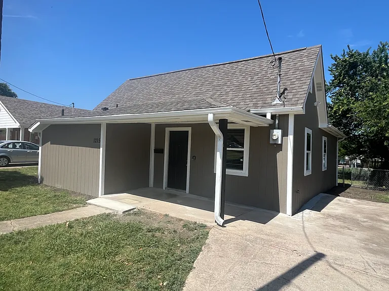 1215 H Pl — Photo 1