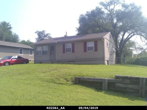 1836 SE Adams St, Topeka, KS 66607