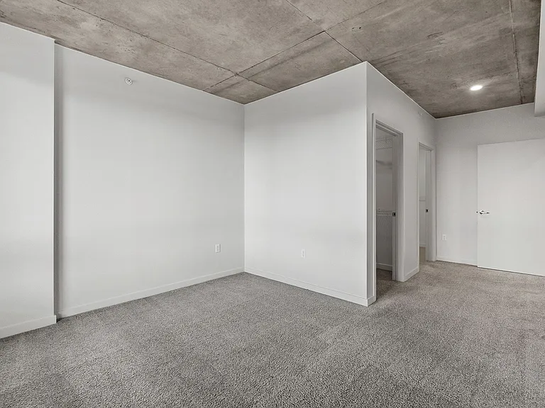 Stadium Apartments — Photo 36
