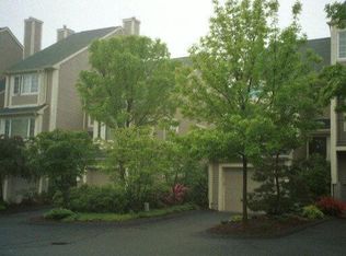 102 Paugussett Cir #102, Trumbull, CT 06611