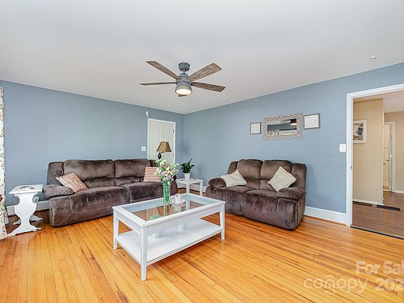 5th image of 109 Crestview Dr