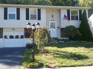 8706 Bost Ln, Louisville, KY