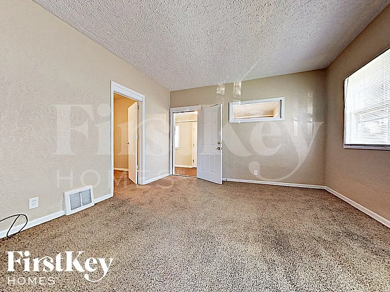 615 Clement St — Photo 4