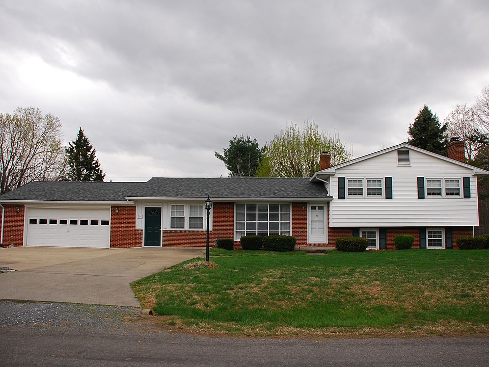1st image of 200 Vine Ave