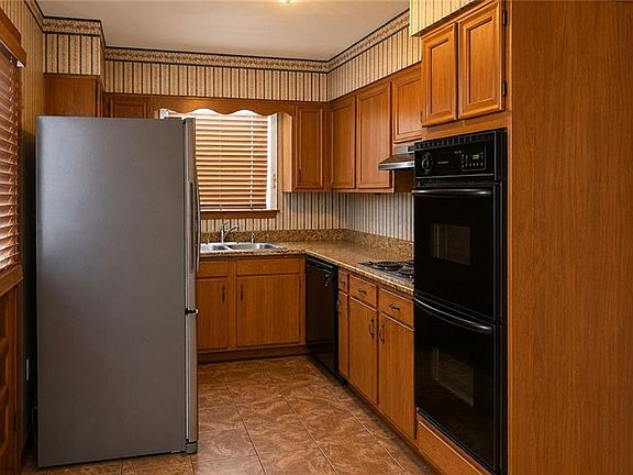 5th image of 6149 Singleton Dr