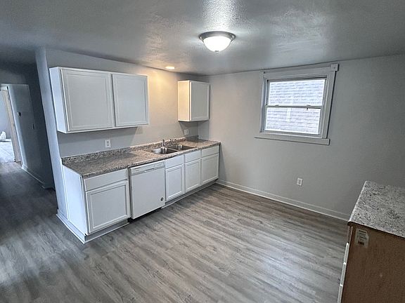 4th image of 1224 W 15th Ave Floor 2