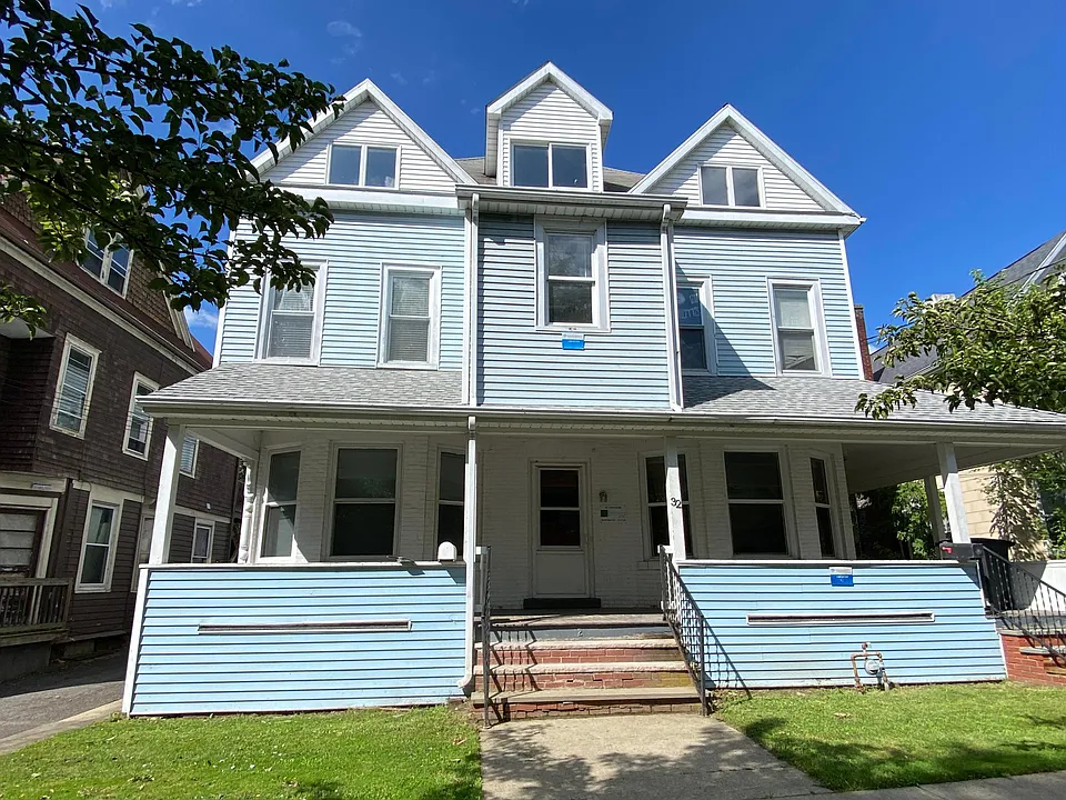 32 Seminary Ave