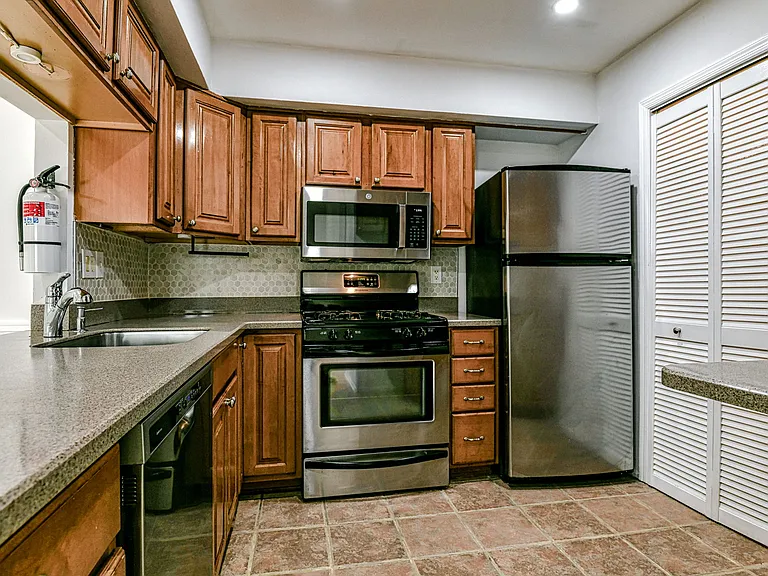 805 Harwood Ct #A — Photo 10