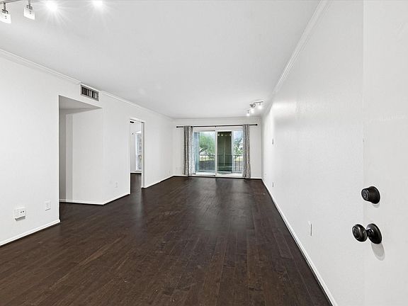 2nd image of 7575 Katy Fwy APT 103