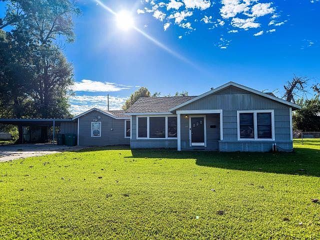 1st image of 1216 Continental Blvd