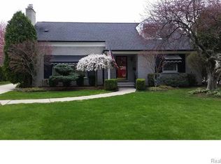 819 Lakeland St, Grosse Pointe, MI 48230