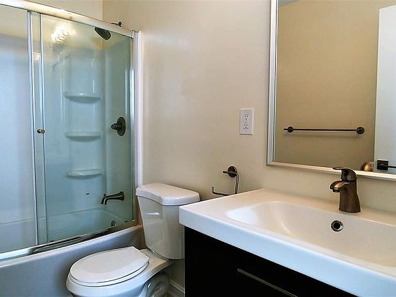4th image of 206 Clematis St #402