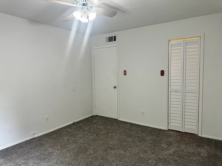7313 Gulf Fwy #409 — Photo 23