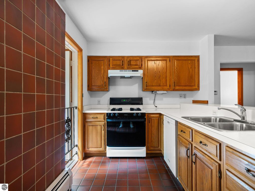Apartment in Williamsburg - More