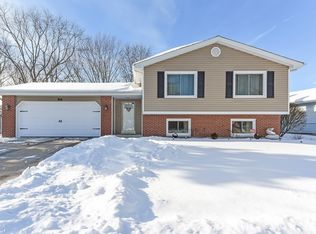 86 Lockman Cir, Elgin, IL 60123