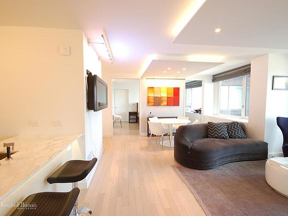 5th image of 322 W 57th St APT 51M