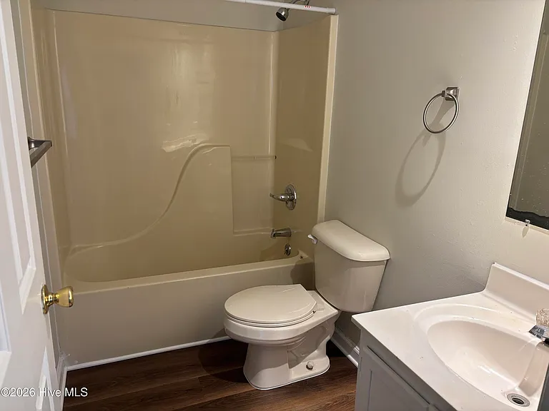 805 N Sycamore St — Photo 11